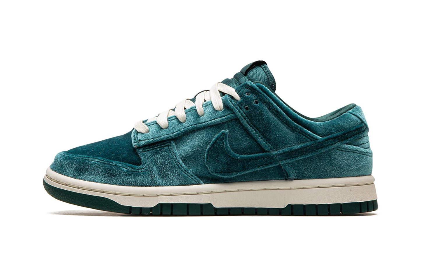 Nike Women Dunk Low Sneakers