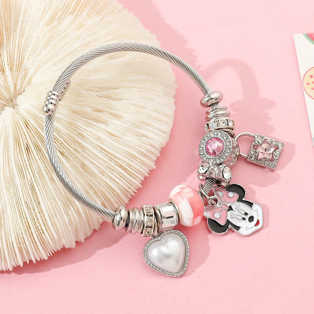 A cute cartoon bracelet, alloy bracelet, holiday party wear, is the best holiday gift for friends and classmates.